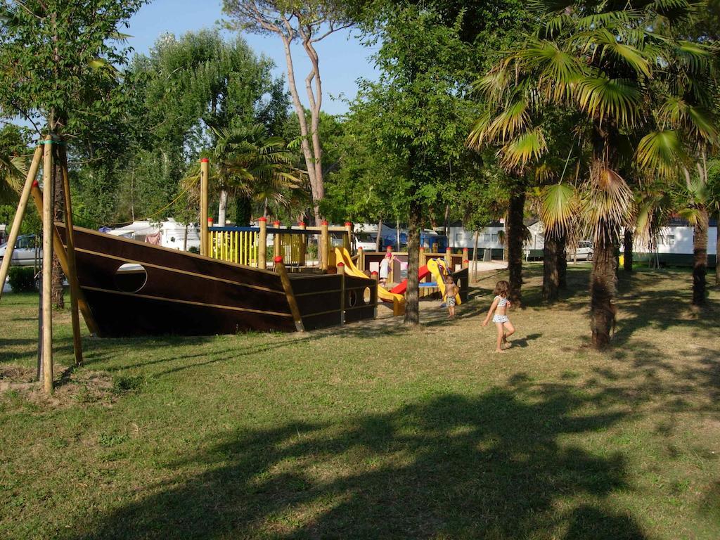 Happy Camp Mobile Homes In Camping Laguna Village Caorle Exterior photo